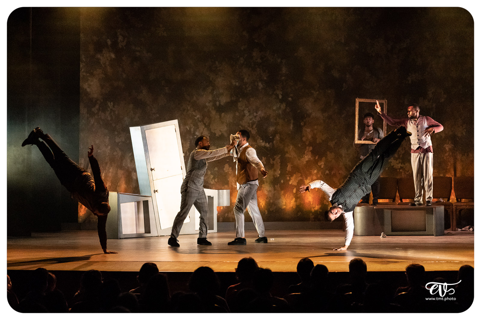 SUR LE FIL (CIE PYRAMID)